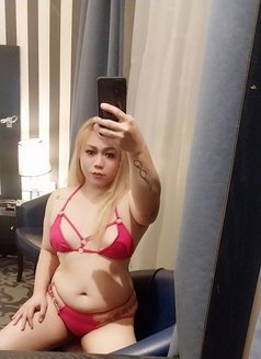Hot Yhummy69 - Transsexual escort in Dubai Photo 8 of 9