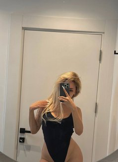 Hot Zhanna - puta in Al Manama Photo 5 of 11