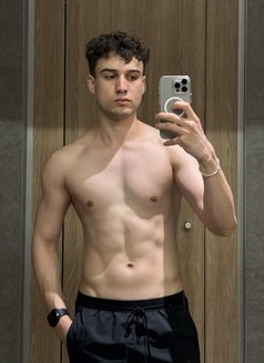 Hotboyyintown - Male escort in İstanbul Photo 1 of 4