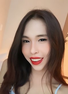 Hotgirl Cassie - Acompañantes transexual in Makati City Photo 2 of 6