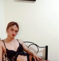 Hotmea - Transsexual escort in Manila