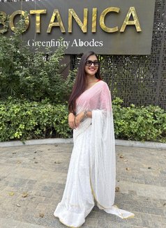 Hott Natasha - Acompañantes transexual in New Delhi Photo 8 of 21