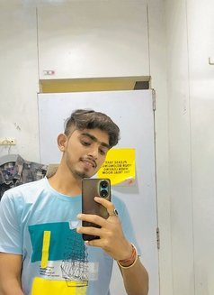Hottie Abhijeet - Male escort in New Delhi Photo 3 of 5