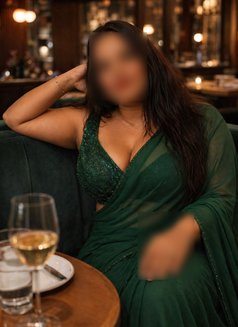 Hottie Sheena - escort in New Delhi Photo 3 of 4