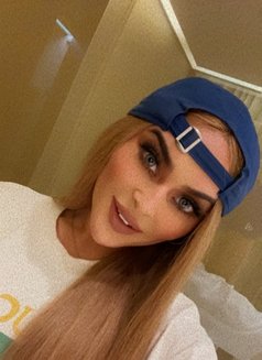 Hottiest Barbie Shemale Best of the Best - Acompañantes transexual in Bangkok Photo 4 of 17