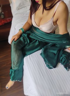 Hotwife Isha - puta in Ahmedabad Photo 9 of 11