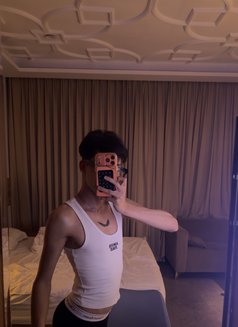 Houd - Male escort in Jeddah Photo 2 of 7