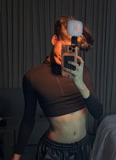 Houd - Male escort in Riyadh Photo 1 of 8