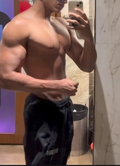 Hritik Male Escort - Acompañantes masculino in Kolkata Photo 2 of 5