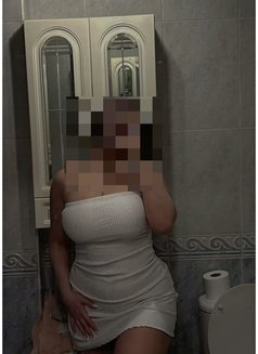 Huda - escort in Doha Photo 8 of 19