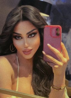 Huda🇸🇦هدى شيميل - Transsexual escort in London Photo 1 of 13