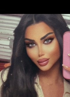 Huda🇸🇦هدى شيميل - Transsexual escort in London Photo 12 of 13