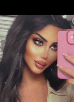 Huda🇸🇦هدى شيميل - Transsexual escort in London Photo 2 of 13
