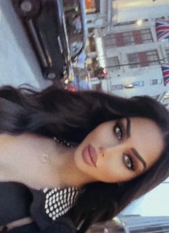 Huda🇸🇦هدى شيميل - Transsexual escort in London Photo 4 of 13