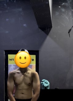 *Huge and shredded* bodybuilder - Male escort in Gurgaon Photo 5 of 7