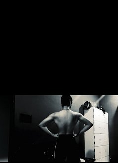 *Huge and shredded* bodybuilder - Male escort in Gurgaon Photo 7 of 7