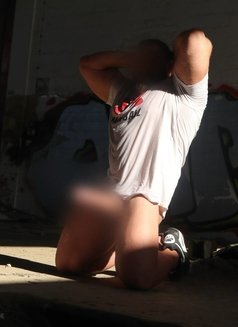 Huge British Muscle Daddy - Male escort in Abu Dhabi Photo 3 of 9