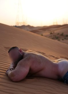 Huge British Muscle Daddy - Male escort in Abu Dhabi Photo 5 of 9