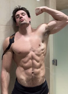 Huge Handsome Xxxl - Male escort in México DF Photo 1 of 14