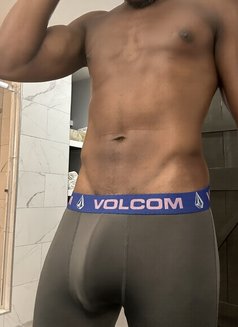 Huge & Longxxxl - Male escort in Dubai Photo 2 of 3