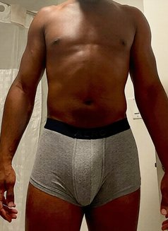 Huge & Longxxxl - Male escort in Dubai Photo 3 of 3