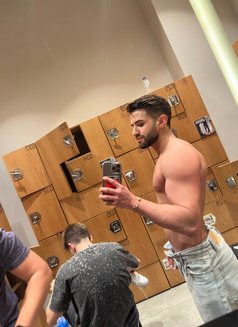 Hugecockxxl - Acompañantes masculino in Dubai Photo 25 of 25