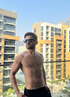 Hugecockxxl - Male escort in Dubai Photo 18 of 19