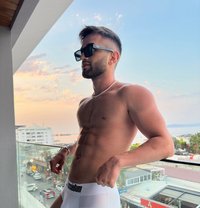 Hugecockxxl - Male escort in Dubai Photo 21 of 21