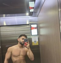 Hugecockxxl - Male escort in İstanbul Photo 19 of 19