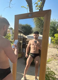 Hugecockxxl - Male escort in İstanbul Photo 1 of 8