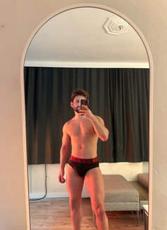 Hugecockxxl - Male escort in İstanbul Photo 4 of 8