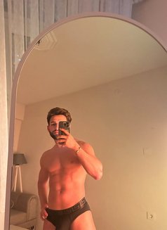 Hugecockxxl - Male escort in İstanbul Photo 5 of 8