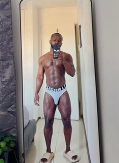 Hugedickxl - Male escort in Dubai Photo 1 of 4