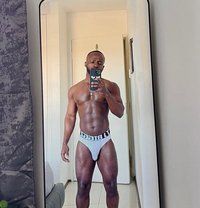 Hugedickxl - Male escort in Dubai