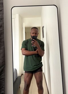 Hugedickxl - Male escort in Dubai Photo 4 of 4