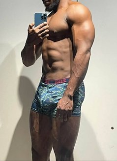Hugedickxl - Acompañantes masculino in Dubai Photo 2 of 5