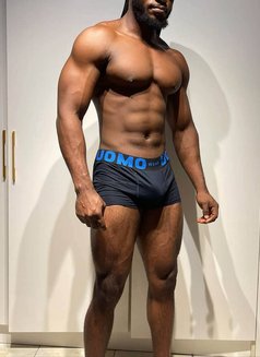 Hugedickxl - Acompañantes masculino in Dubai Photo 3 of 5