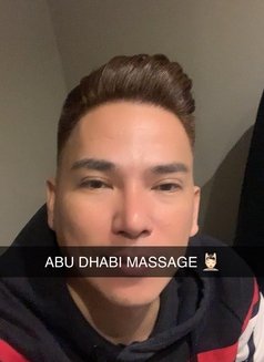 HugeTopmasseur - masseur in Abu Dhabi Photo 6 of 6