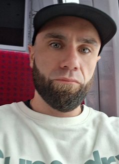 Hugo - Male escort in Bangkok Photo 1 of 3