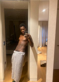 Hung Bbc - Male escort in Kuala Lumpur Photo 1 of 5