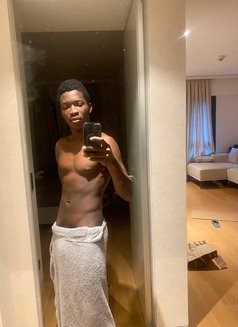 Hung Bbc - Male escort in Kuala Lumpur Photo 2 of 5