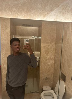 Hung Bbc - Male escort in Kuala Lumpur Photo 4 of 5