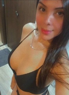 Well Hung Bella - Transsexual escort in Macao Photo 9 of 14