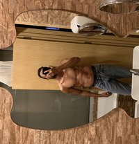 Hung - masseur in Dubai