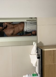 Hung - Masajista in Dubai Photo 3 of 3