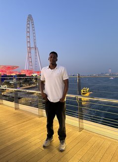 Hung for Ladies and Couples - Male escort in Dubai Photo 4 of 4