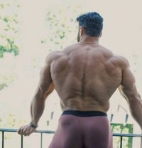Hung Hunk - masseur in Kathmandu