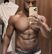 Hung Prince🇺🇸 - Male escort in London