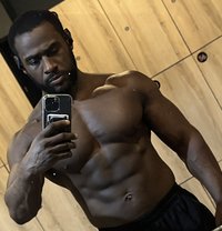 Hung Prince🇺🇸 - Male escort in London