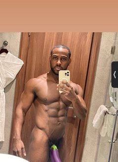 Hung Prince Lj🇺🇸 - Male escort in Geneva Photo 1 of 17